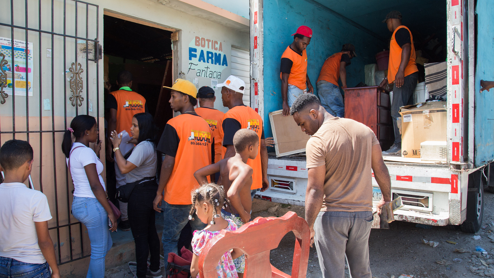 REPÚBLICA DOMINICANA: Nuevo Domingo Savio: URBE continúa traslado con la cooperación de las familias de La Ciénaga