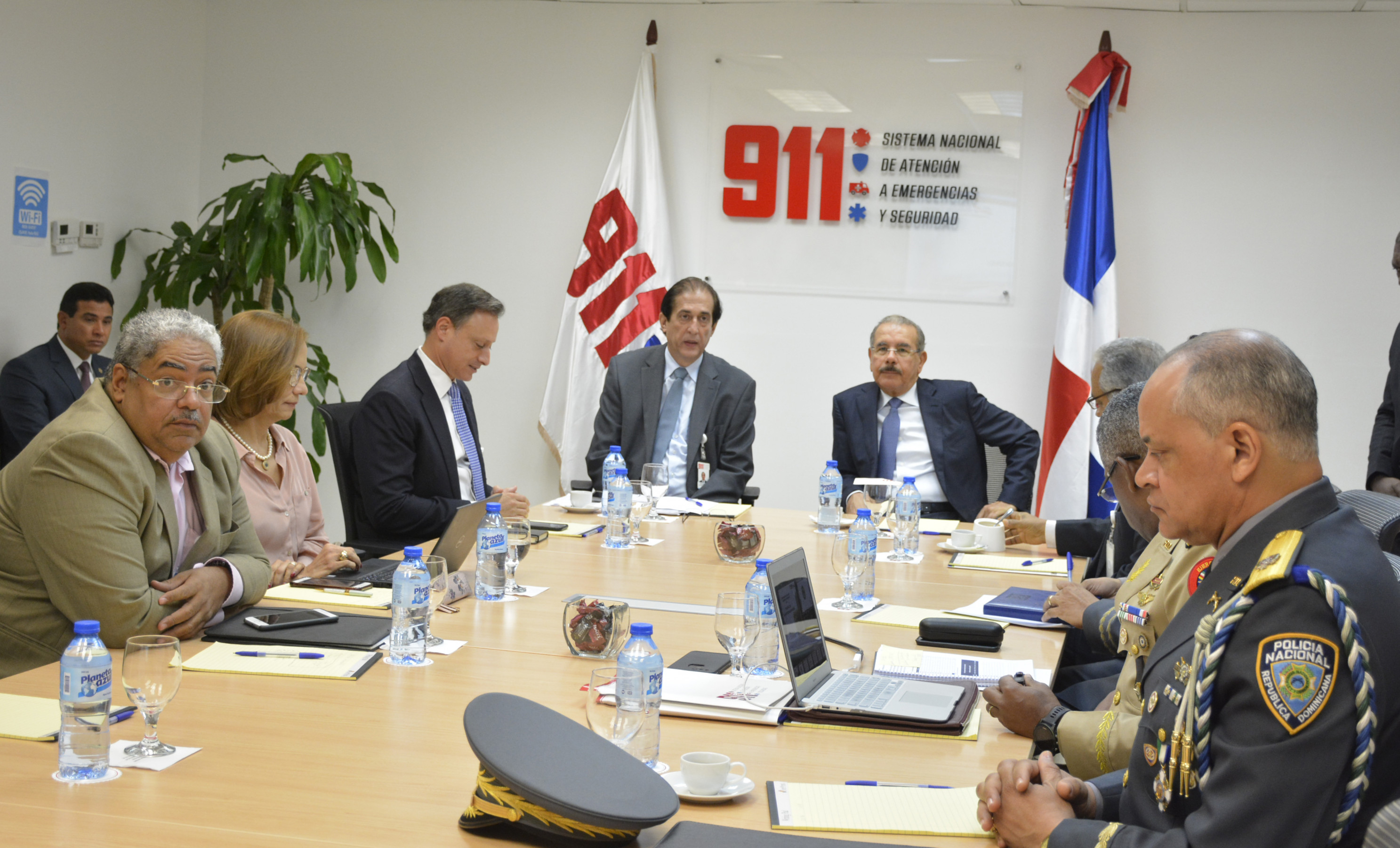 REPÚBLICA DOMINICANA: Presidente Danilo Medina conoce avances y desafíos Sistema Nacional de Atención a Emergencias y Seguridad 911