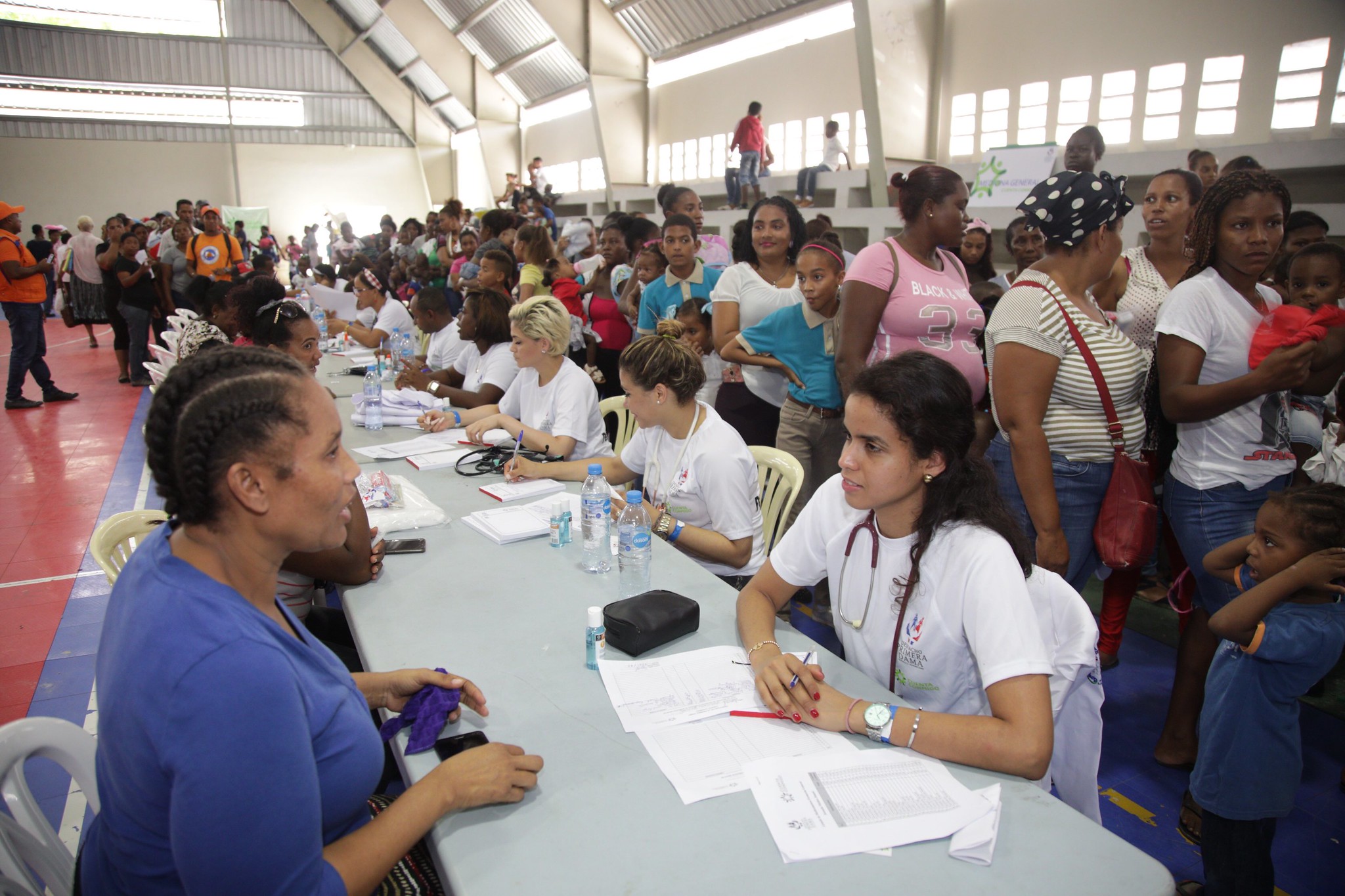 REPÚBLICA DOMINICANA: En segundo día de jornada La vuelta al Lago Enriquillo, 2,500 habitantes de Jimaní atendidos por 150 médicos del Despacho Primera Dama