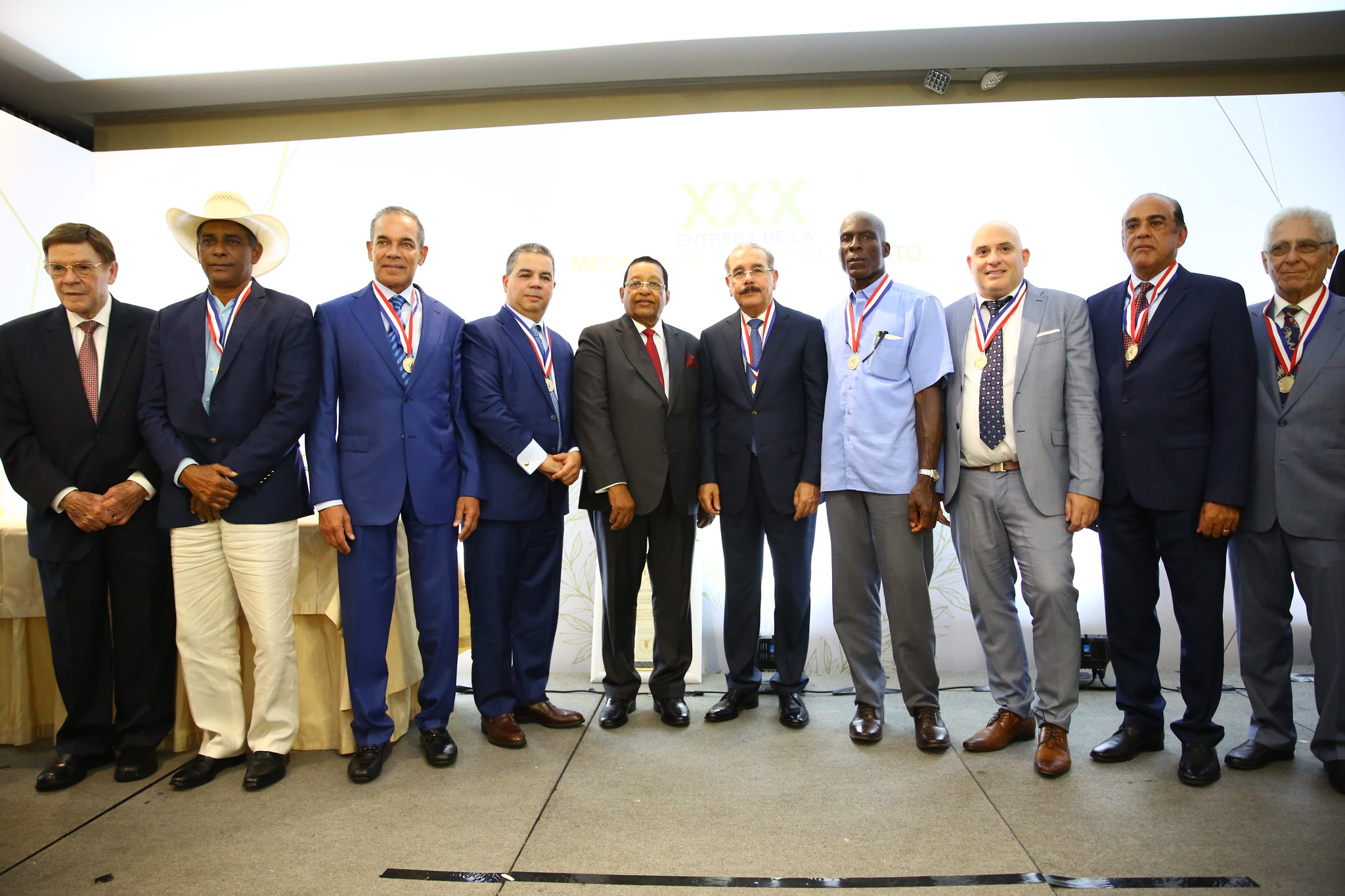 REPÚBLICA DOMINICANA: Danilo Medina asiste a entrega XXX Medalla de Honor al Mérito ADHA y recibe reconocimiento por aportes a la agropecuaria