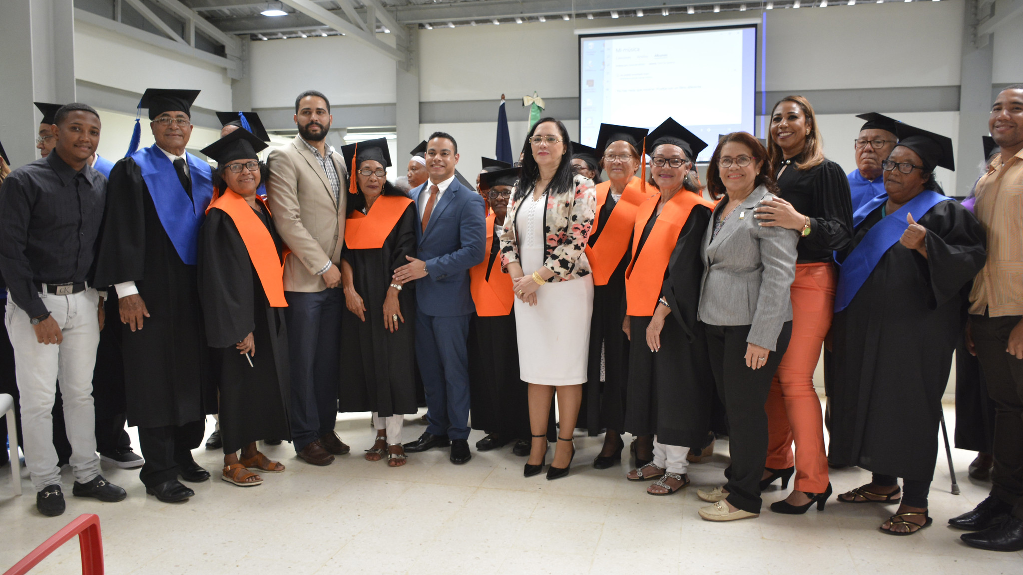 REPÚBLICA DOMINICANA: Centro de Atención Integral para Adultos Mayores Ciudad Juan Bosch celebra primer aniversario con graduación