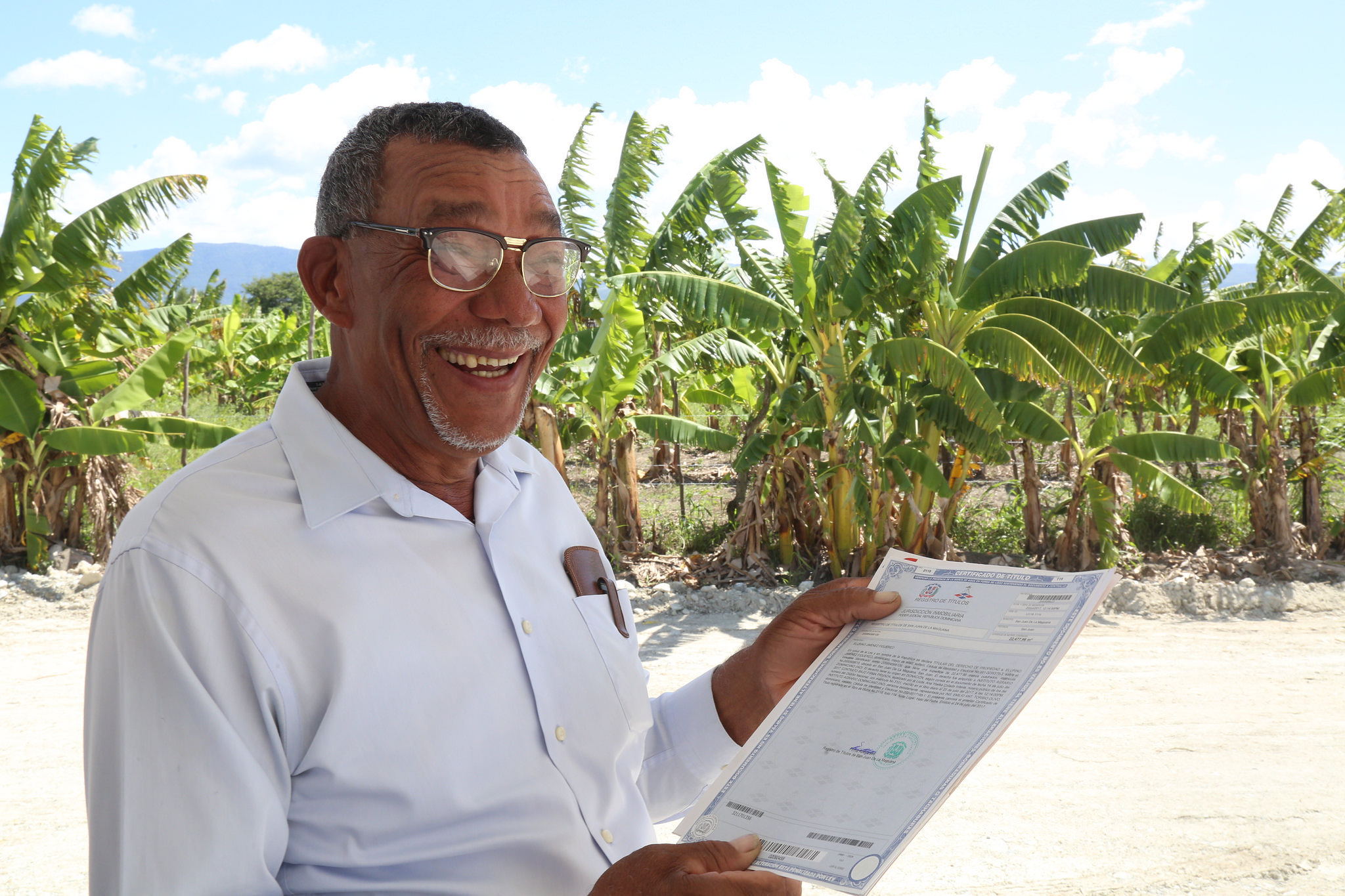 REPÚBLICA DOMINICANA: Cada familia se ahorra 70,000 pesos en promedio al recibir su certificado de título de propiedad
