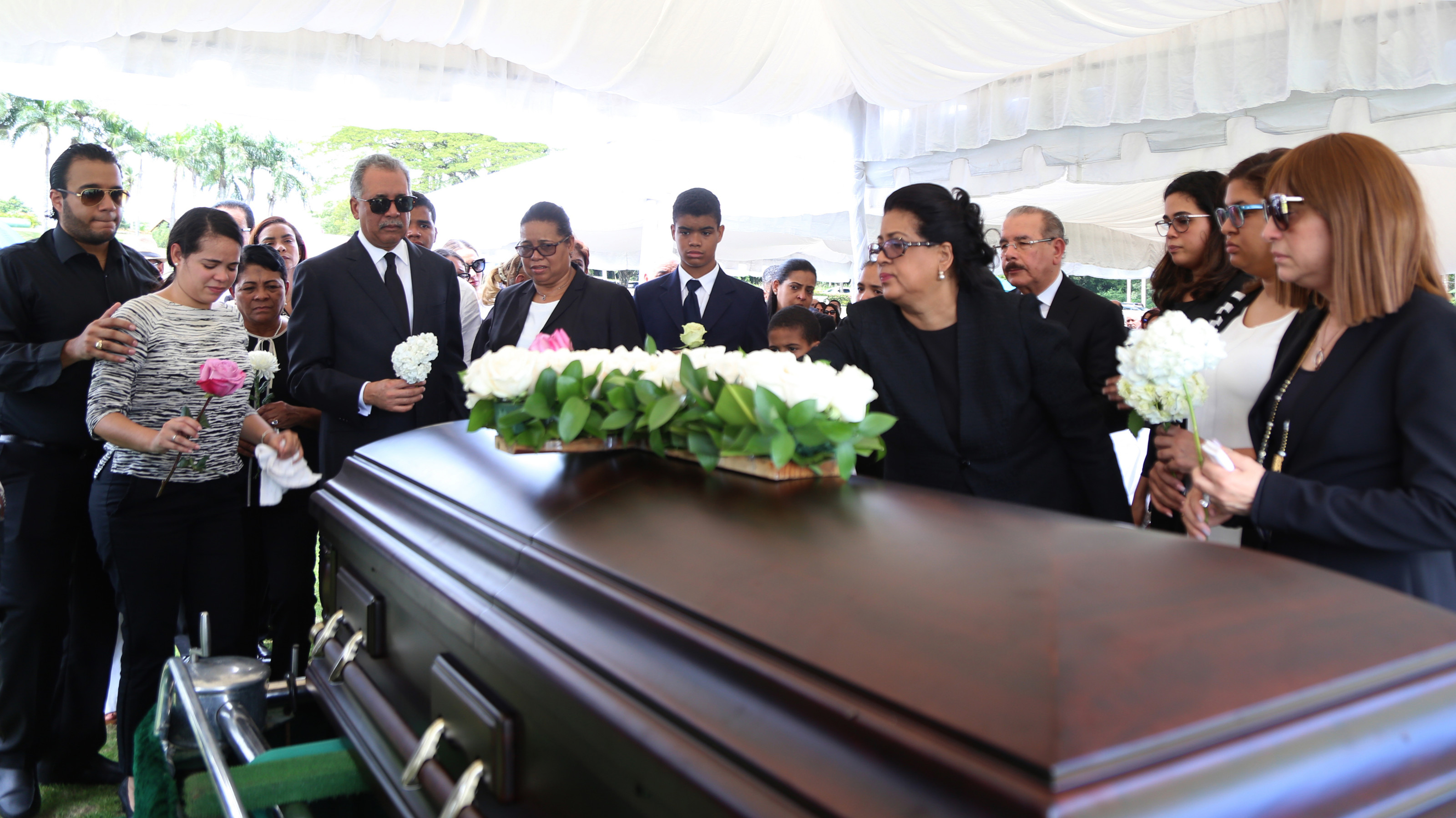 REPÚBLICA DOMINICANA: Presidente Danilo Medina acude a funerales Juan Bautista Lizardo, hermano de Simón y Cristina Lizardo