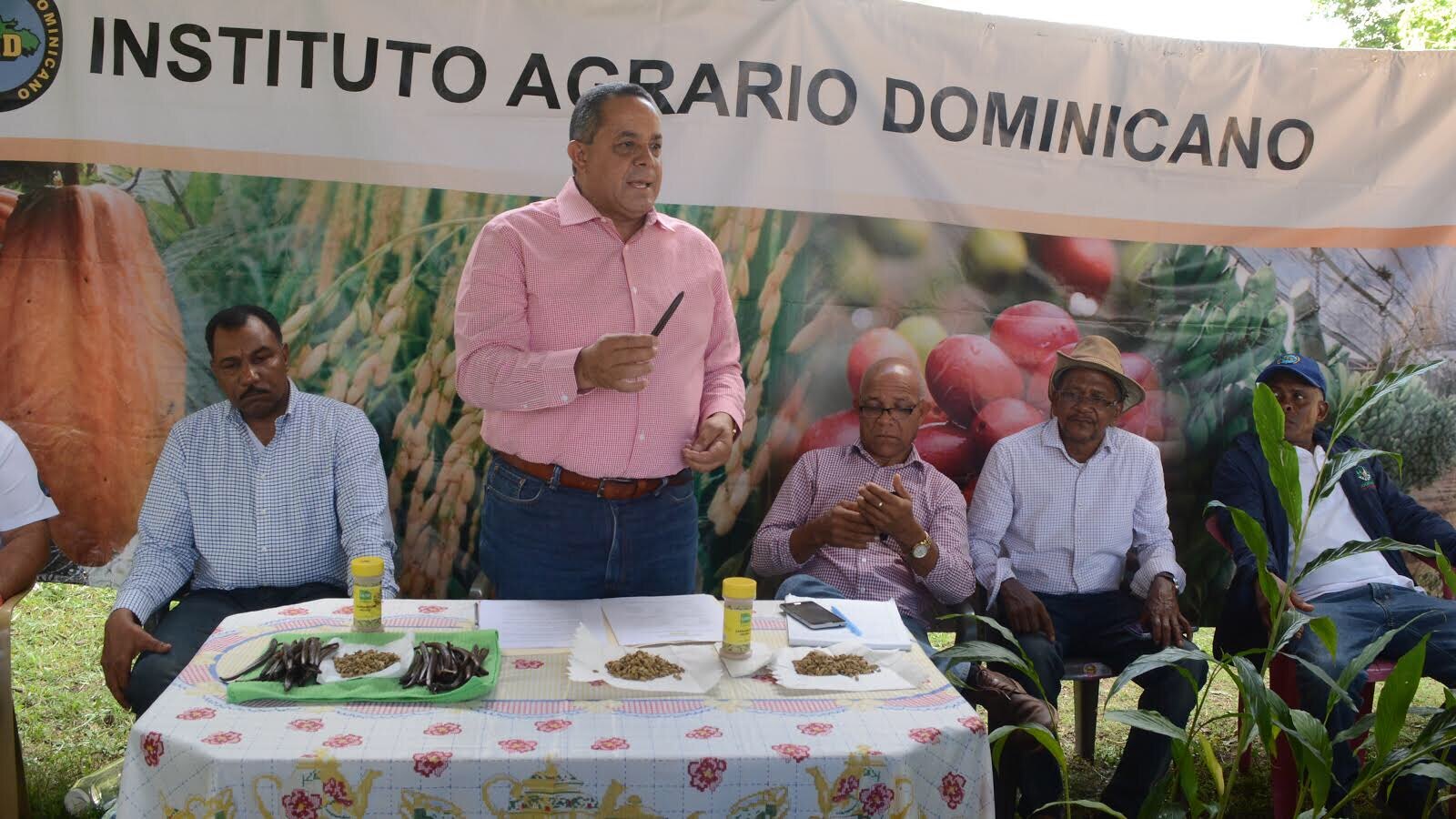 REPÚBLICA DOMINICANA: En beneficio de más de 220 pequeños productores de Yamasá y medio ambiente, IAD inicia siembra de cardamomo y vainilla