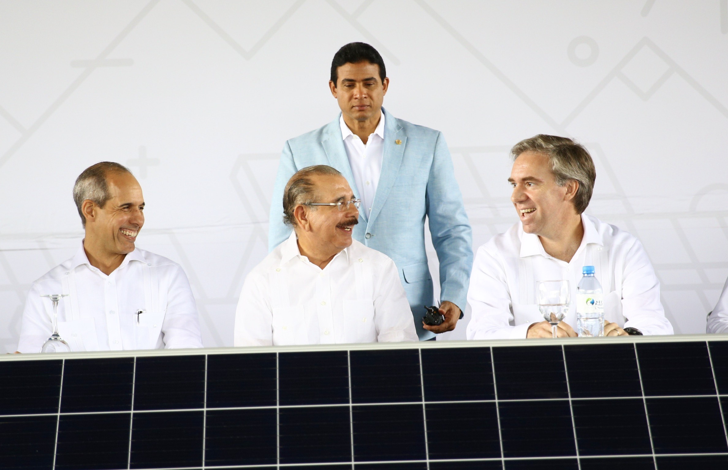 REPÚBLICA DOMINICANA: Danilo Medina asiste a primer palazo construcción del parque solar AES Bayasol