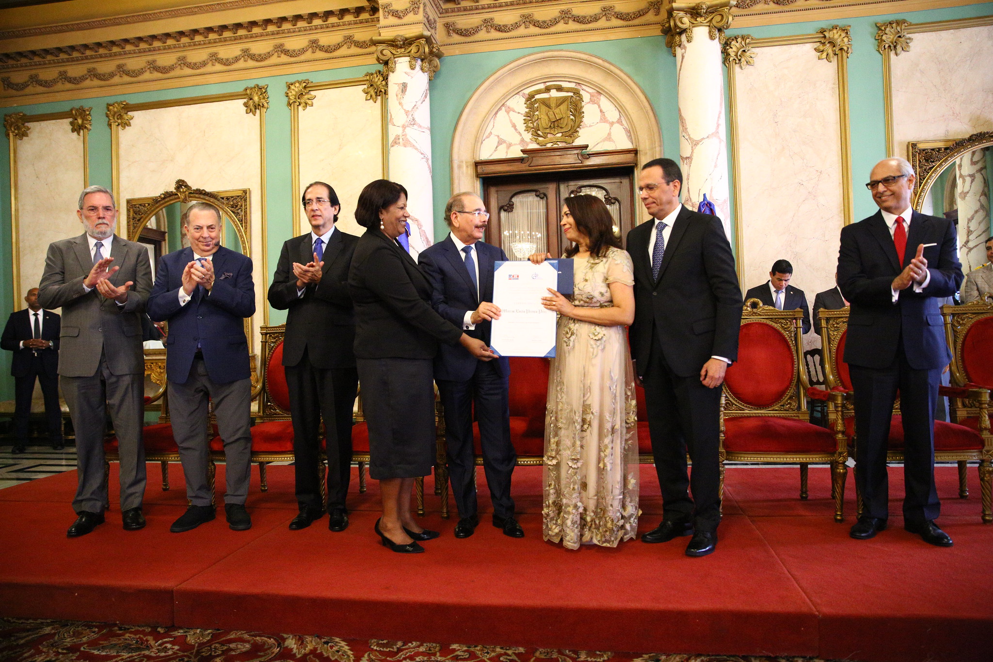REPÚBLICA DOMINICANA: Presidente Danilo Medina entrega Premio Nacional de Periodismo 2019 a Emilia Pereyra