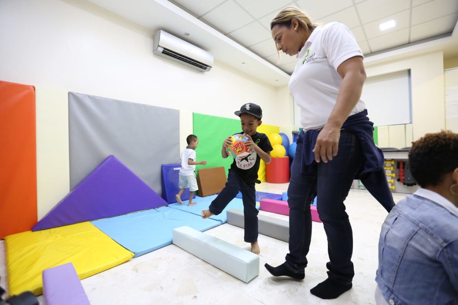 REPÚBLICA DOMINICANA: CAID: niños y niñas de Santo Domingo Oeste, Santiago y San Juan recibieron más de 79 mil intervenciones clínicas y terapéuticas, en 2019