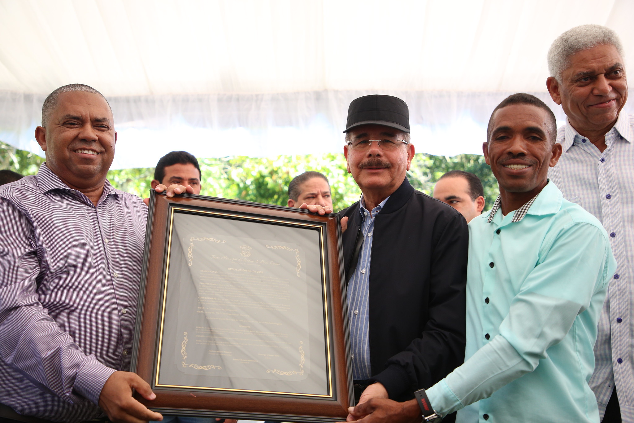 REPÚBLICA DOMINICANA: Parceleros de Cambita Garabitos recibirán apoyo para fomentar cacao, café y aguacate. Danilo Medina asume compromisos en Visita Sorpresa