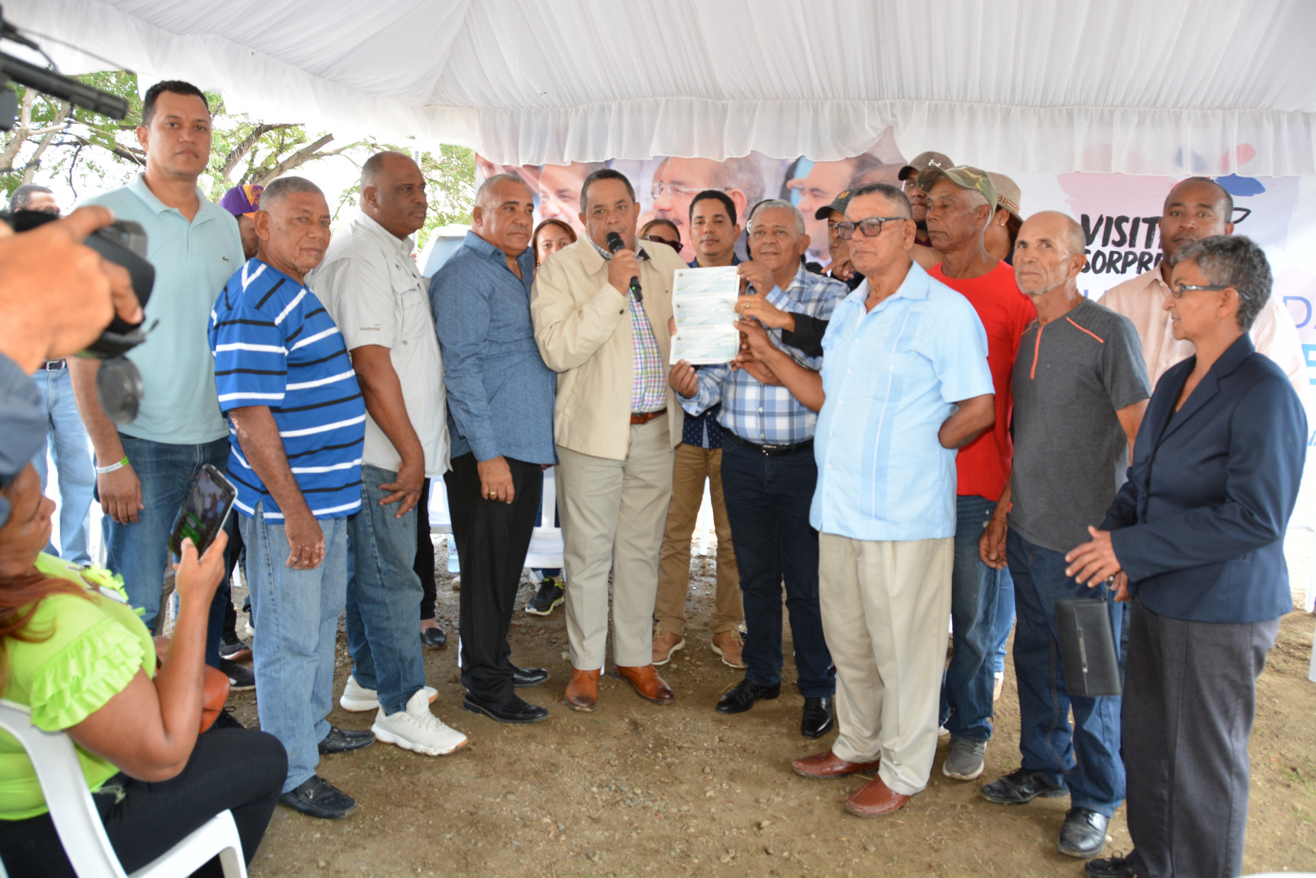 REPÚBLICA DOMINICANA: Visita Sorpresa: 700 productores de Montecristi reciben recursos para rehabilitar sistemas de riego de más de 55 mil tareas
