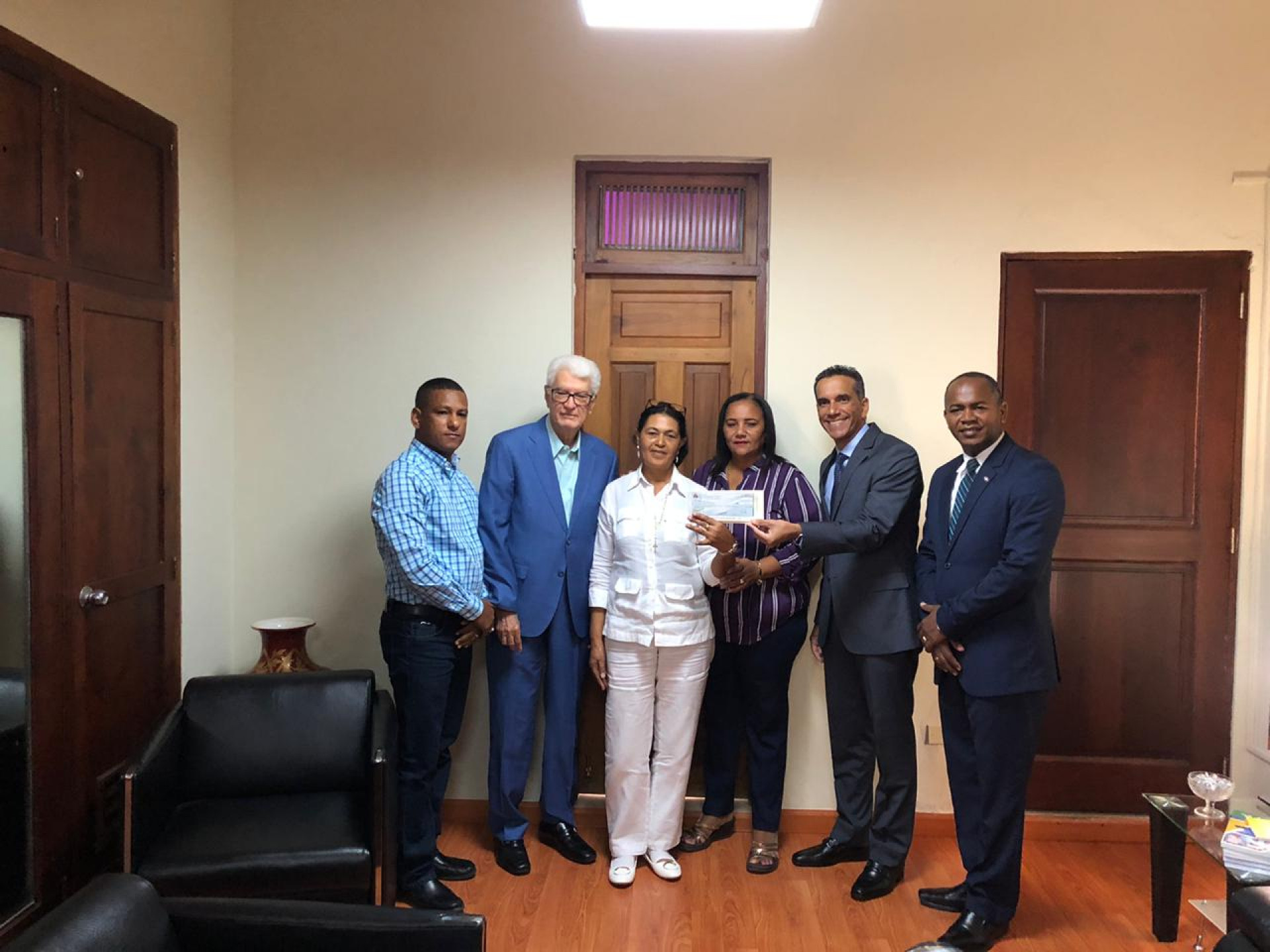 REPÚBLICA DOMINICANA: Resultado de Visitas Sorpresa a Peravia y Dajabón, Gobierno entrega recursos para verja iglesia y compra de camión