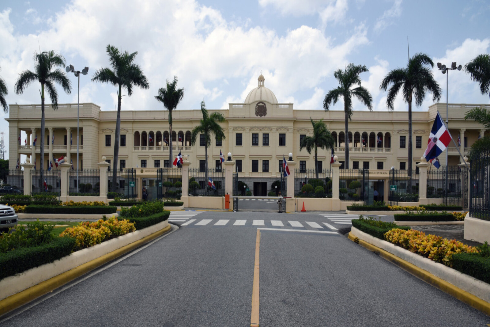 REPÚBLICA DOMINICANA: Presidente Danilo Medina suspende cómputo procedimientos administrativos Administración Pública durante estado de emergencia