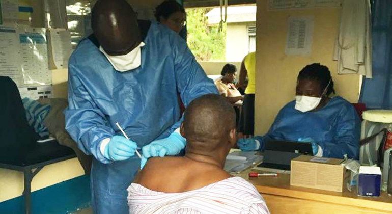La autorización de la primera vacuna contra el ébola es un triunfo de la salud pública