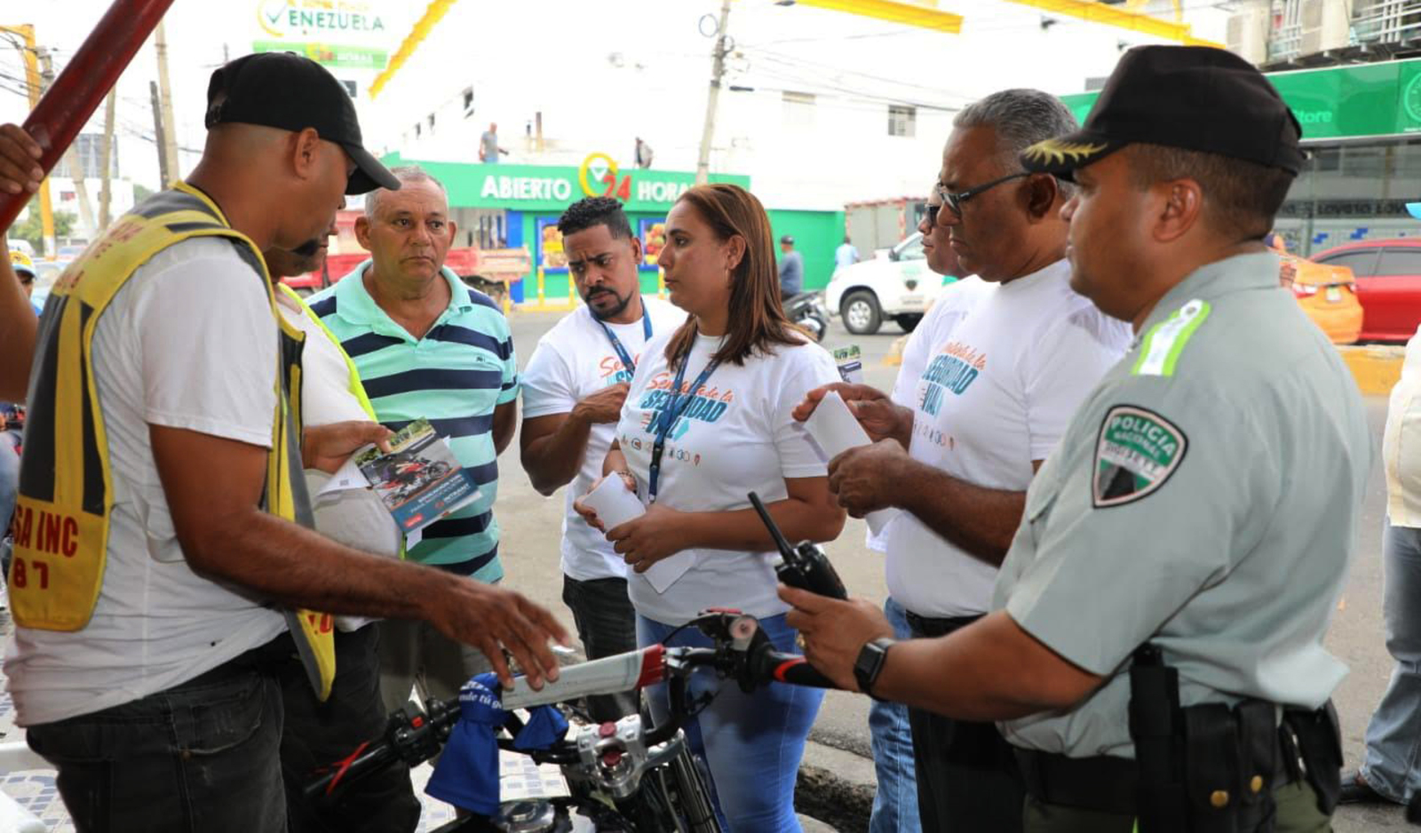 REPÚBLICA DOMINICANA: Motociclistas y repartidores a domicilio reciben orientaciones del INTRANT durante la Semana Seguridad Vial