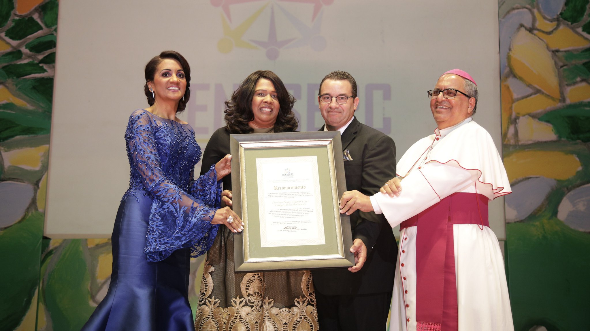 REPÚBLICA DOMINICANA: Primera dama celebra Mes de la Familia con reconocimiento a 12 matrimonios ejemplares, auspiciado por Fundación Renaserc