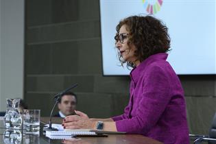 La portavoz del Gobierno, María Jesús Montero, durante su intervención en la sala de prensa tras el Consejo de Ministros