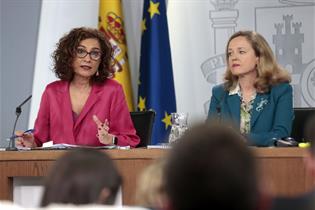 María Jesús Montero y nadia Calviño durante la rueda de prensa posterior al Consejo de Ministros