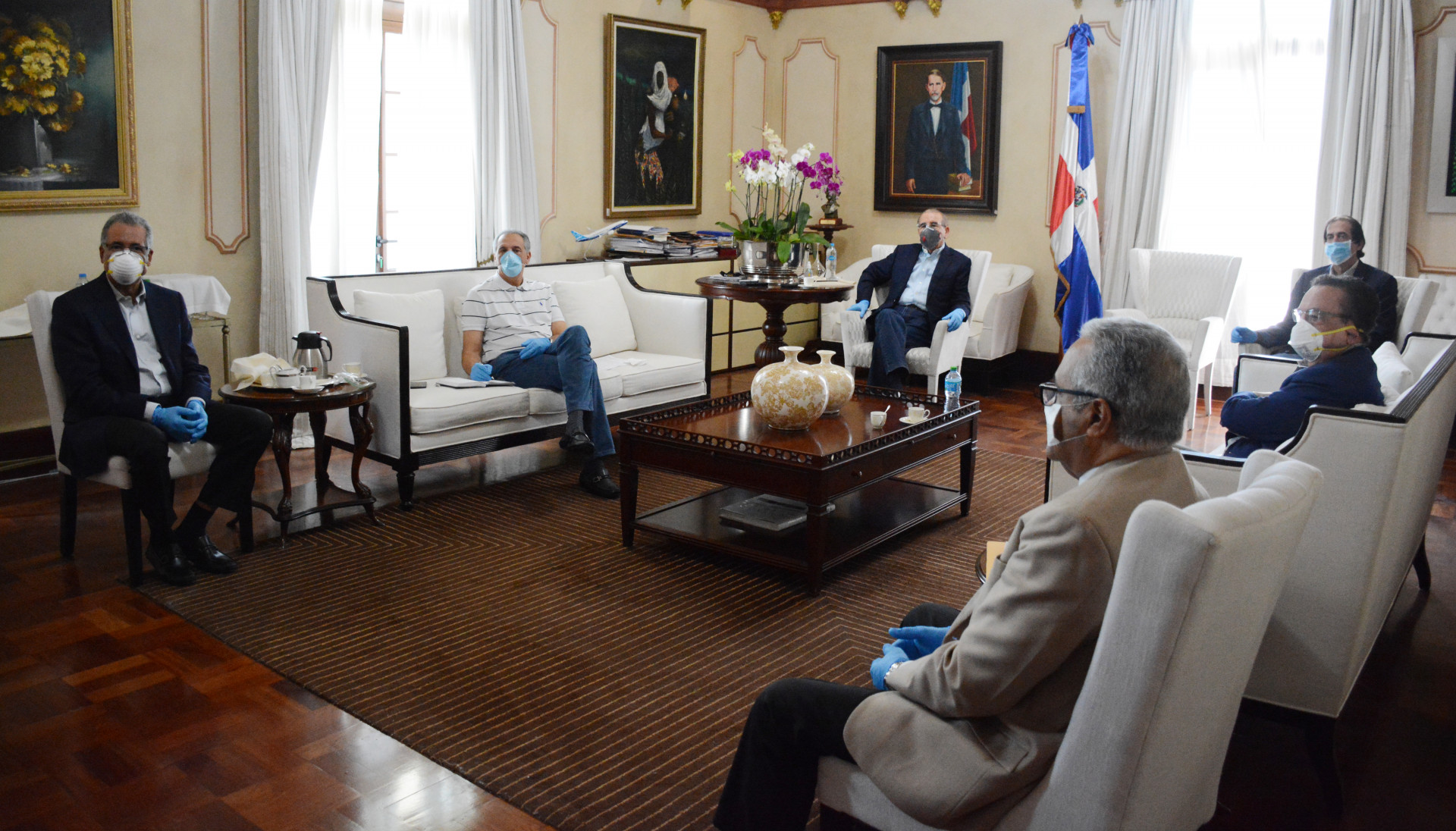 REPÚBLICA DOMINICANA: Danilo Medina encabeza reunión de evaluación y acción con la Comisión de Alto Nivel para la Prevención y el Control del Coronavirus