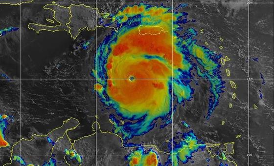 El huracán Beryl se intensifica a un ritmo explosivo, batiendo récords y amenazando el Caribe