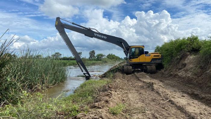 Gobierno despliega maquinaria y activa Seguro Agrícola (SAC) ante emergencia por lluvias en Tumbes
