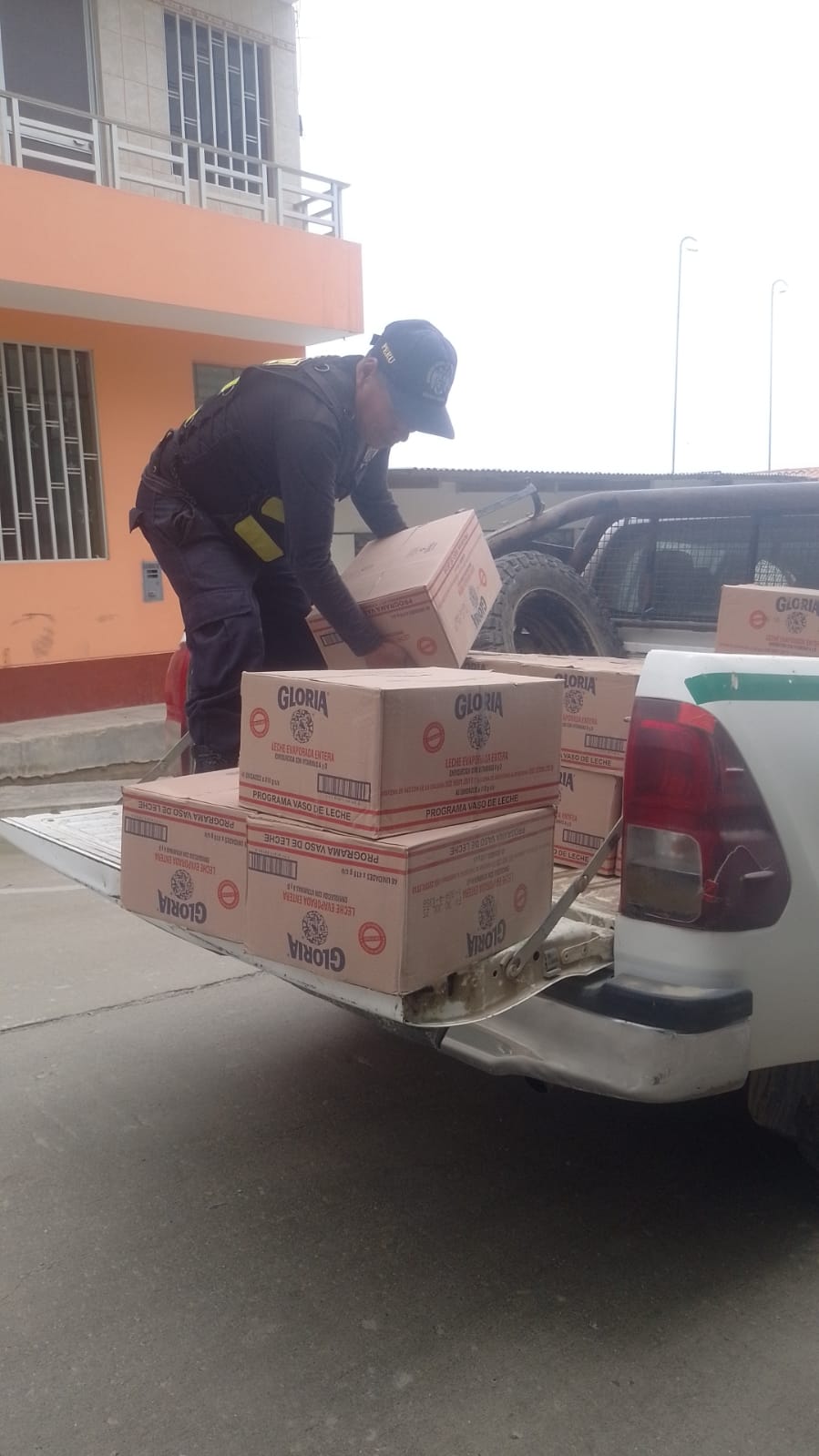 Entrega de Raciones Alimentarias del Programa Vaso de Leche a sus Beneficiarios