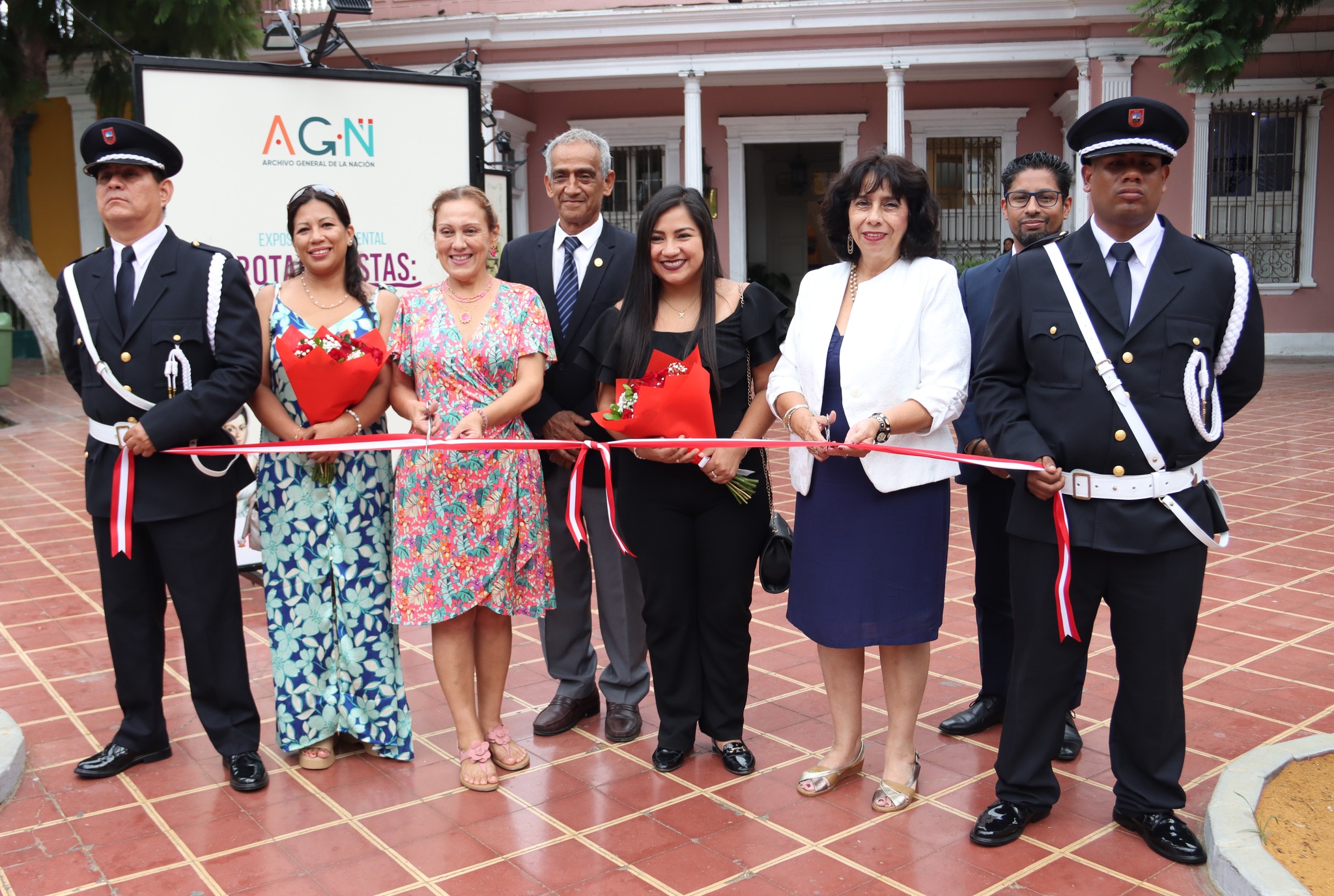 AGN exhibe fuentes documentales de históricas mujeres en Parque Municipal de Barranco