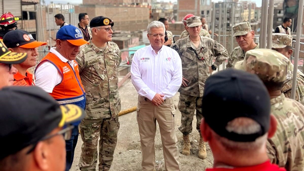 Ministro de Defensa supervisó respuesta articulada en incendio de Barrios Altos