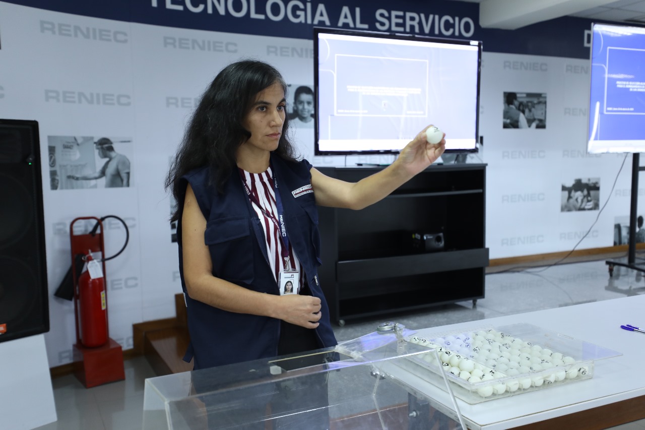 Reniec seleccionó a candidatos para integrar Jurado Electoral Especial de Lima Reniec seleccionó a candidatos para integrar Jurado Electoral Especial de Lima