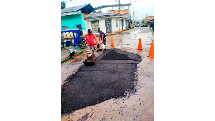 Resanado de vías en principales calles de la ciudad de Tarapoto.