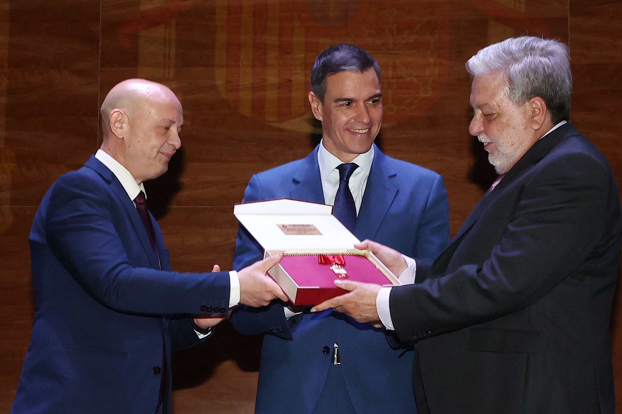 Pedro Sánchez elogia la "vocación de servidor público" de Francisco Toscano Sánchez, "historia del municipalismo"