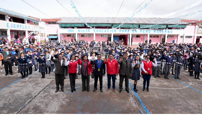 PRODUCE: Con campanazo y compromiso se inicia el Año Escolar 2025 en la I.E. Juan Bustamante de Lampa, Puno
