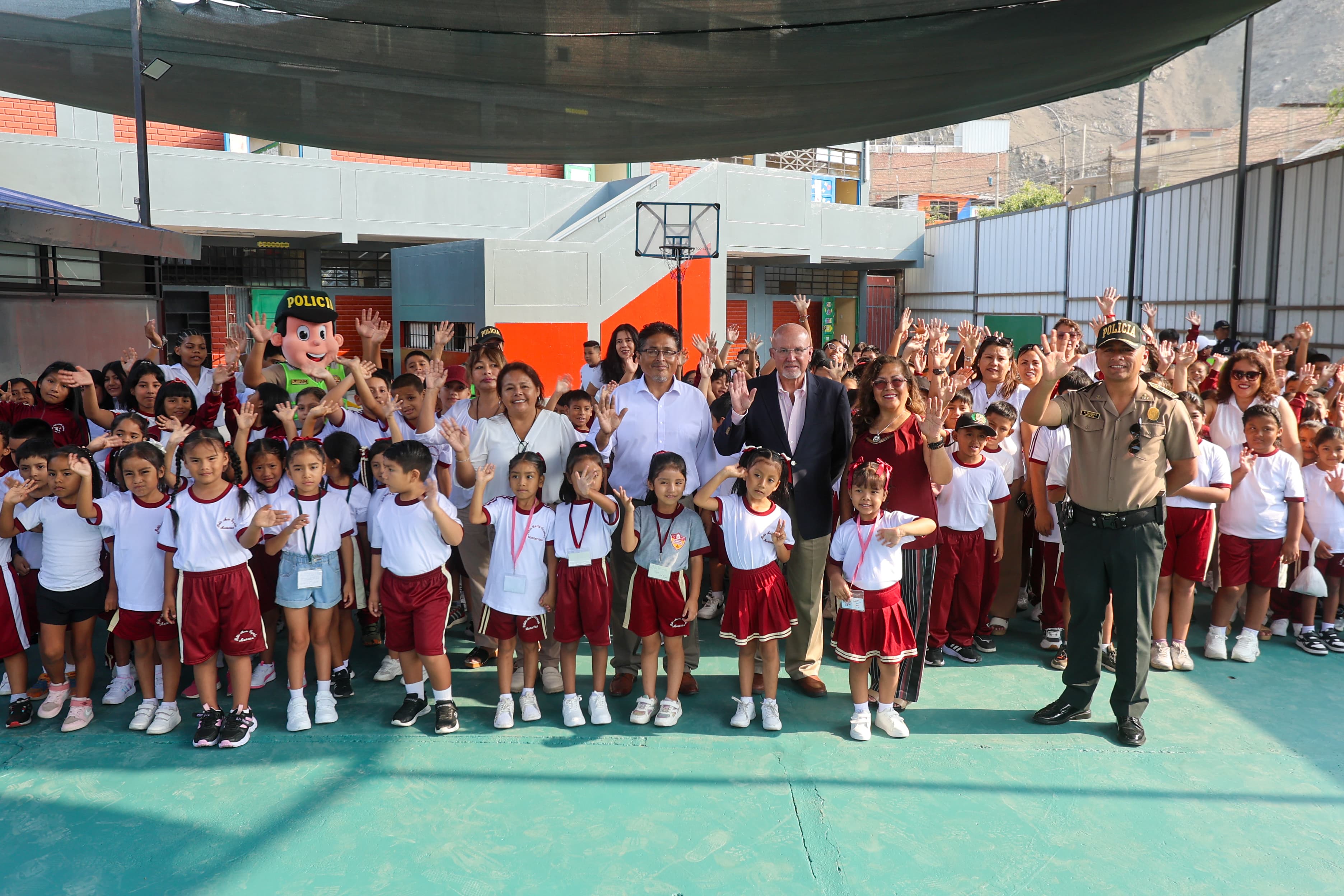Alcalde de Surco encabezó el inicio del año escolar 2025 en la I. E. N.º 6087 Pablo María Guzmán Figueroa Alcalde de Surco encabezó el inicio del año escolar 2025 en la I. E. N.º 6087 Pablo María Guzmán Figueroa