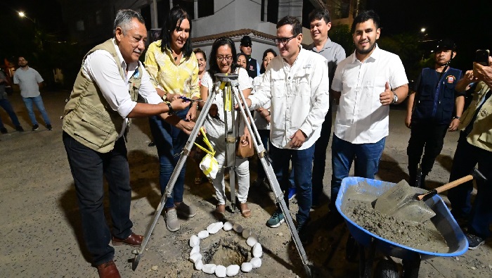 Alcalde Madrid pone en marcha reconstrucción de las avenidas de la Urb. Los Geranios y sectores de Santa María del Pinar y Laguna del Chipe Alcalde Madrid pone en marcha reconstrucción de las avenidas de la Urb. Los Geranios y sectores de Santa María del Pinar y Laguna del Chipe