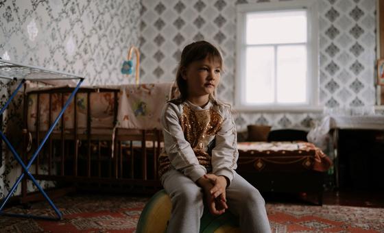 Ucrania: 737.000 niños han sido desplazados por las hostilidades y más de un tercio aún asiste a la escuela