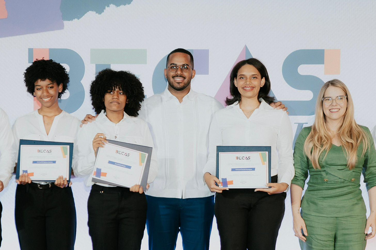 Itla Promueve el Talento Joven del País con Más de 100 Becas para Educación Técnica Superior