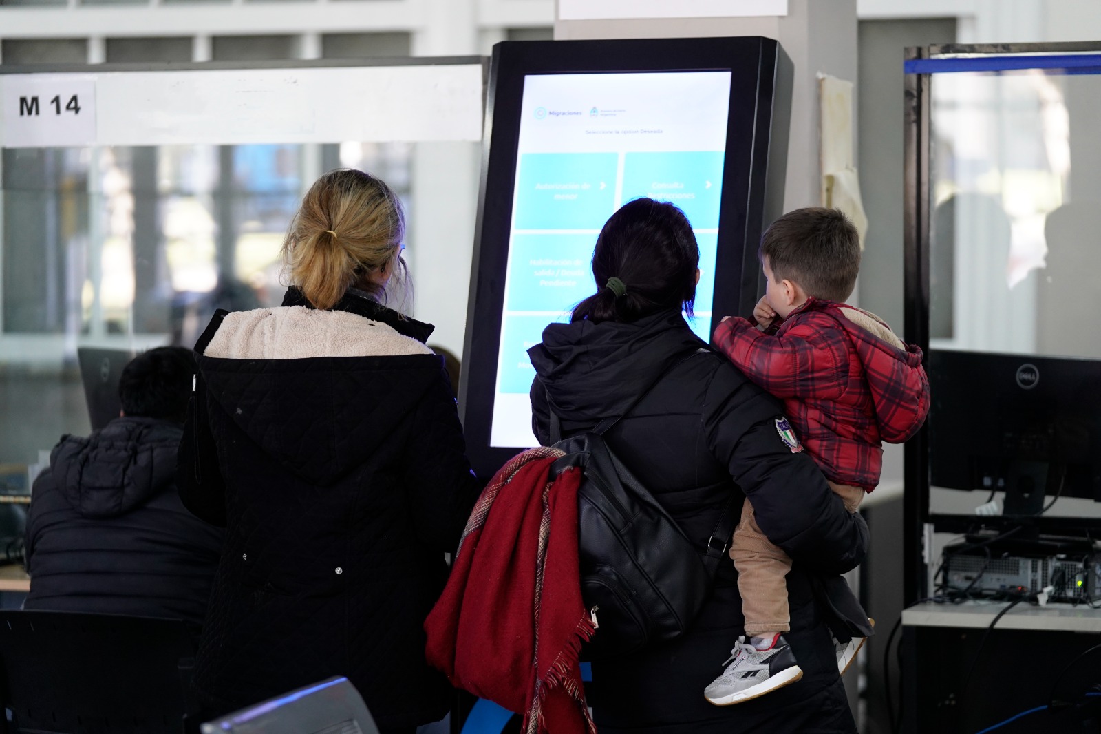 Migraciones Moderniza la Autorización de Viaje para Menores