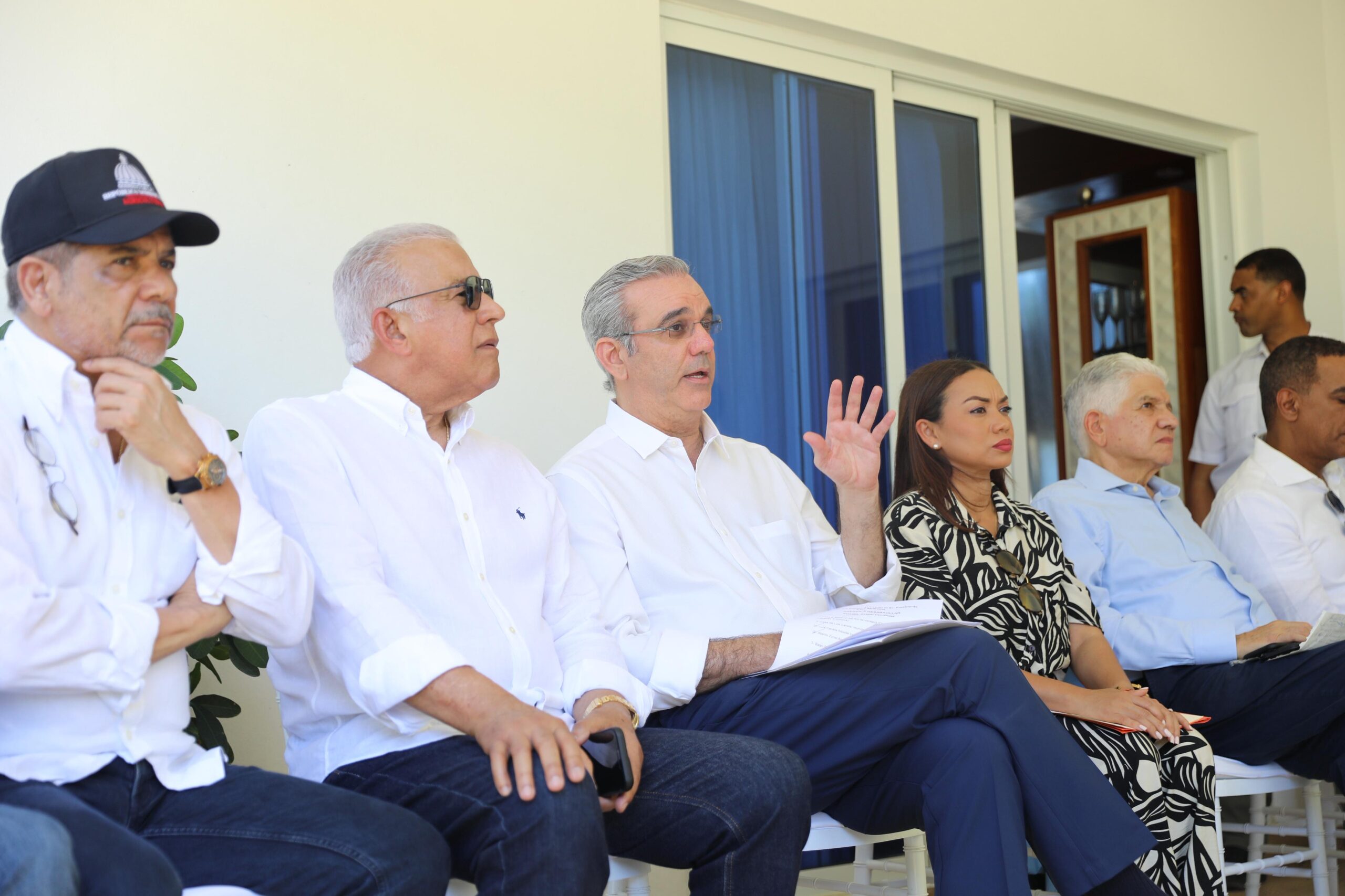 REPÚBLICA DOMINICANA: Presidente Abinader se Reúne con Comunitarios y Autoridades de Espaillat y Puerto Plata; Identifica Principales Necesidades E Instruye Soluciones