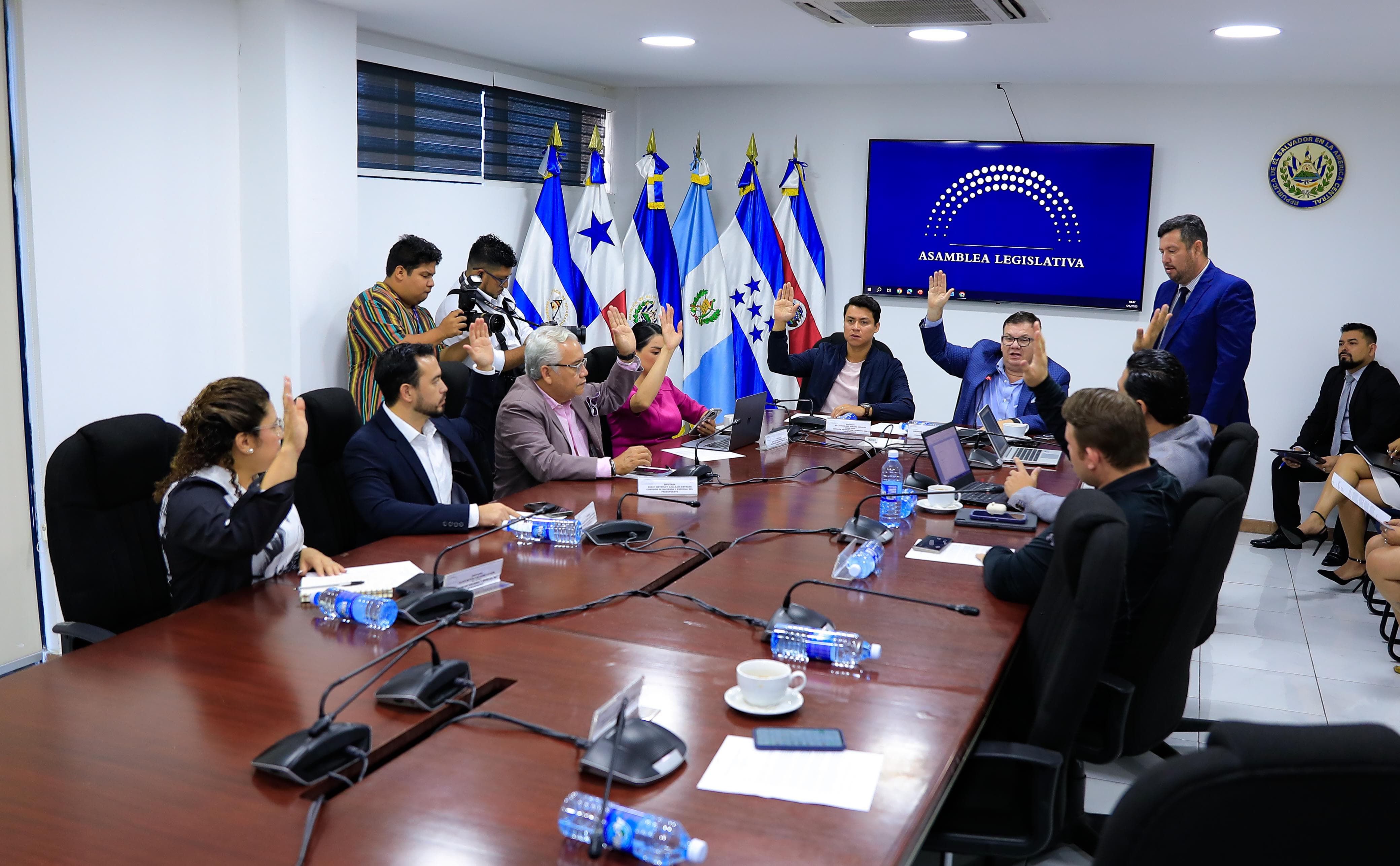 Dictaminan a favor de facilitar la conectividad aérea y de reducir el déficit habitacional Dictaminan a favor de facilitar la conectividad aérea y de reducir el déficit habitacional