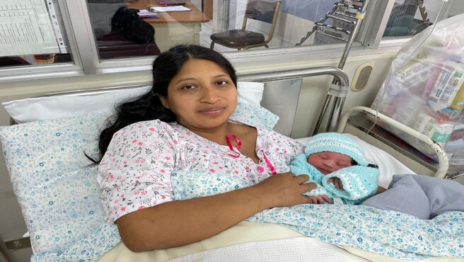 El INMP reconoce a las primeras madres que dieron a luz en el Día de la Madre El INMP reconoce a las primeras madres que dieron a luz en el Día de la Madre