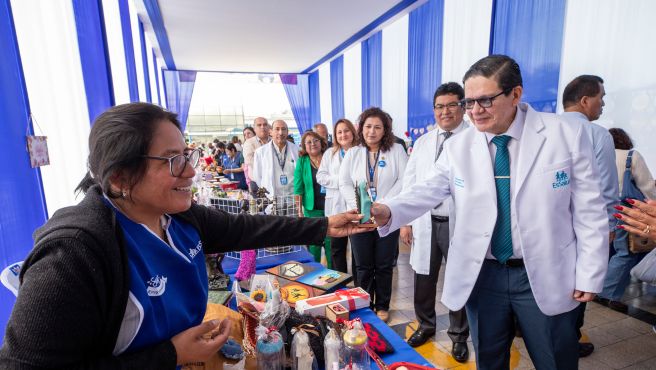 EsSalud realizó feria de productos para el Día de la Madre elaborados por personas con discapacidad EsSalud realizó feria de productos para el Día de la Madre elaborados por personas con discapacidad