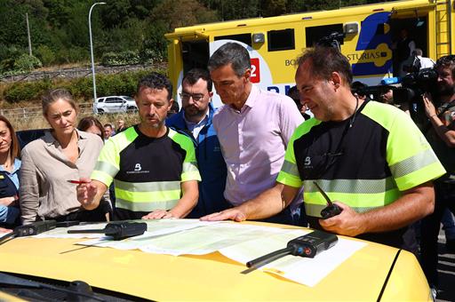 Pedro Sánchez Durante Su visita a Zonas Afectadas por los Incendios en Asturias