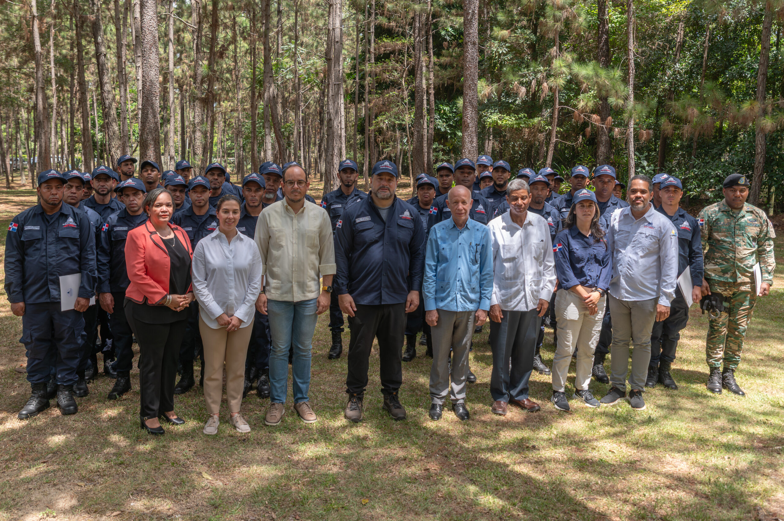 Ministerio de Medio Ambiente en colaboración con el Centro Cuesta Nacional impulsa la conservación del pico Duarte