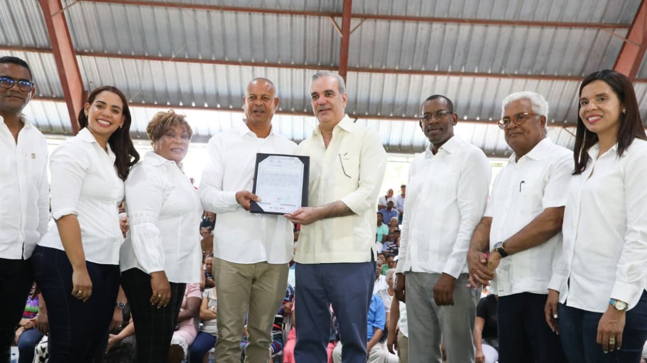 Presidente Abinader Entrega 1,910 Títulos de Propiedad de UN Total de 3,314, Que Beneficiarán a Más de 10,000 Personas en los Guaricanos