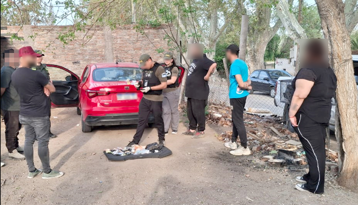 Detienen en Mendoza a ocupante de automóvil de alquiler por presunto narcotráfico