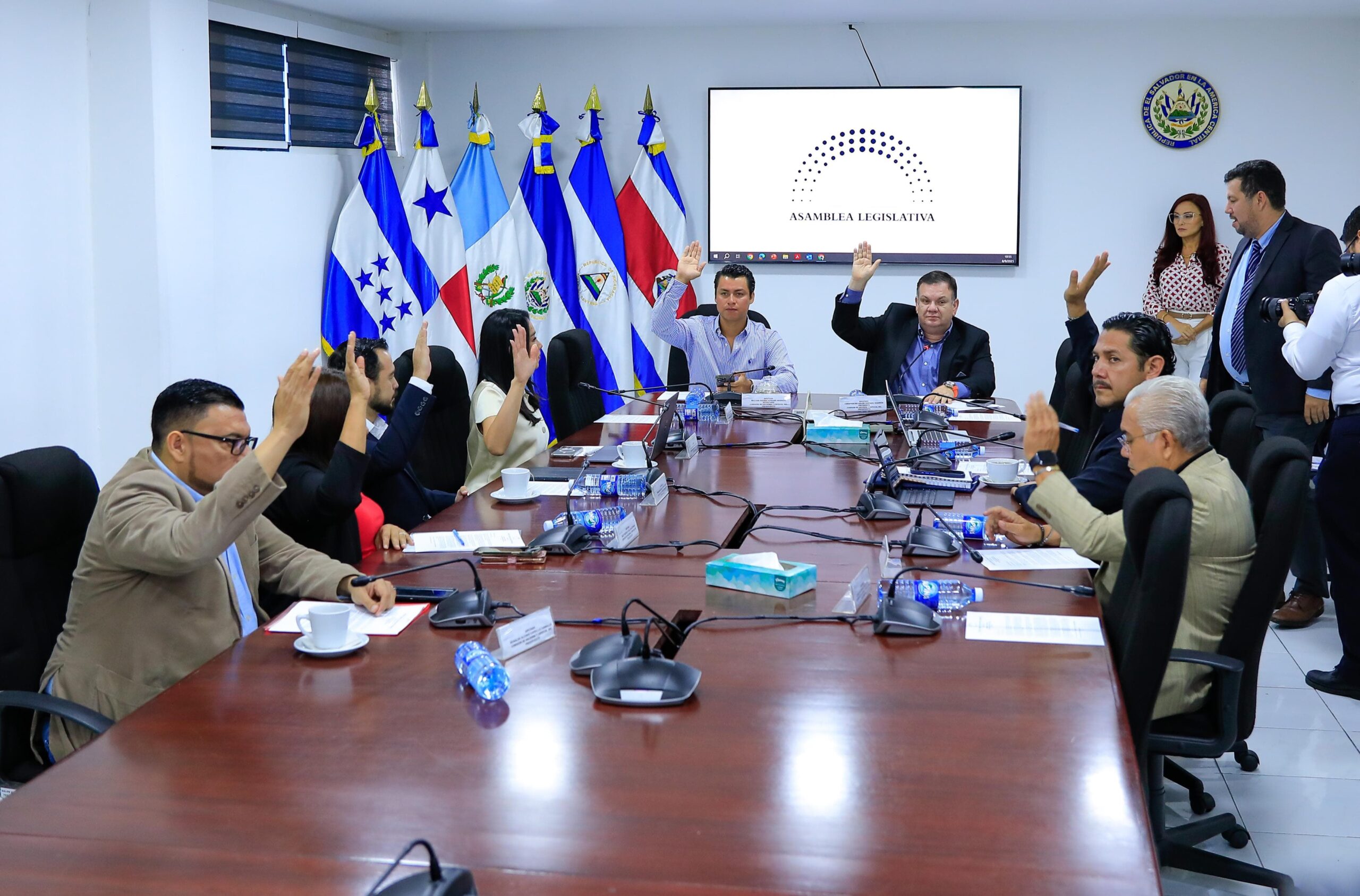 Diputados dictaminan que MINEC impulse la competitividad empresarial