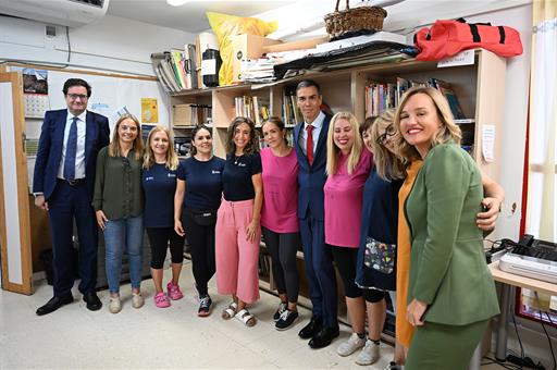 Pedro Sánchez visita la escuela municipal infantil Casa de los Niños en Getafe