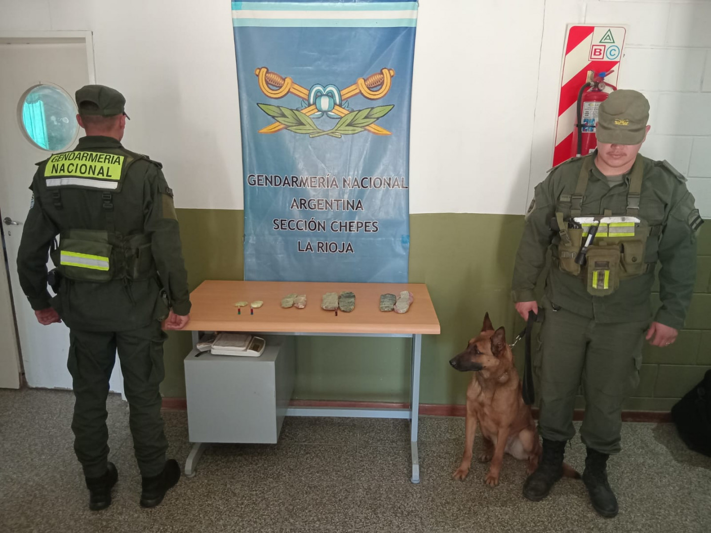 Tres detenidos en La Rioja por llevar estupefacientes en las zapatillas durante viaje en ómnibus