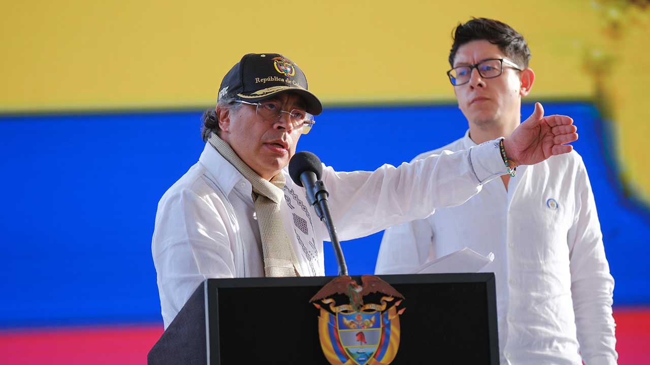 Petro afirma que una mafia que vive en Europa mató a Miguel Uribe.
