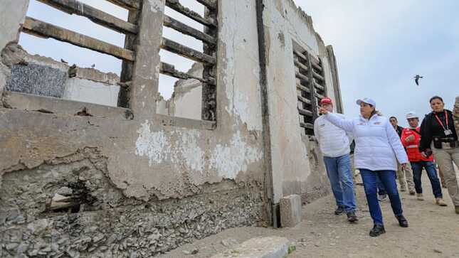 Presidenta de Perú evalúa construcción de penal en la isla El Frontón para delincuentes de alta peligrosidad