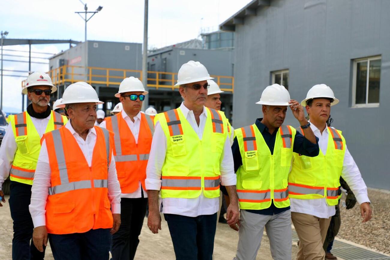 Luis Abinader supervisa construcción de planta eléctrica que aportará más de 400 megavatios al país
