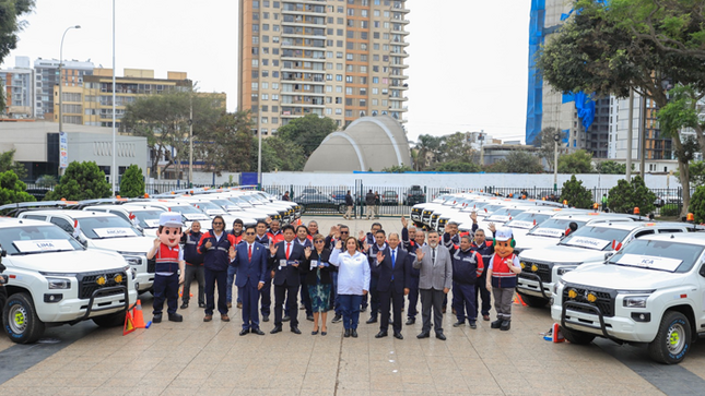 Boluarte reconoció el esfuerzo de los trabajadores que hoy se pusieron de pie para impulsar la producción y el transporte formal
